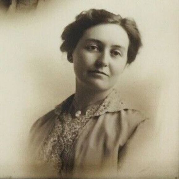 Antique Circa Late 1800s Sephia Cabinet Photo Victorian Family Portrait Framed - Picture 2 of 7